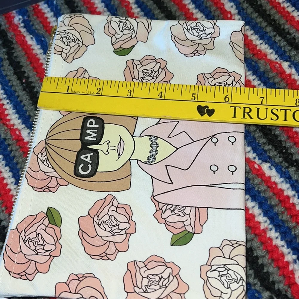 Anna Wintour Met Camp makeup bag